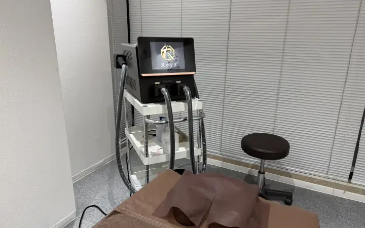 Reyzの施術ルームと脱毛機